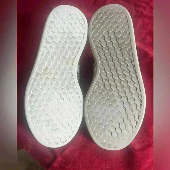 Ladies Adidas Tennis shoe animal print stripe 5.1/2. Very good condition. - Picture 7 of 9